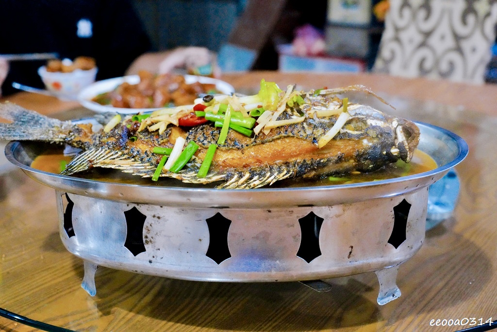 平溪菁桐美食推薦｜明月居平價小吃店，在地人帶路的樸實家常味!