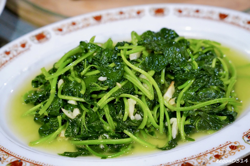 平溪菁桐美食推薦｜明月居平價小吃店，在地人帶路的樸實家常味!