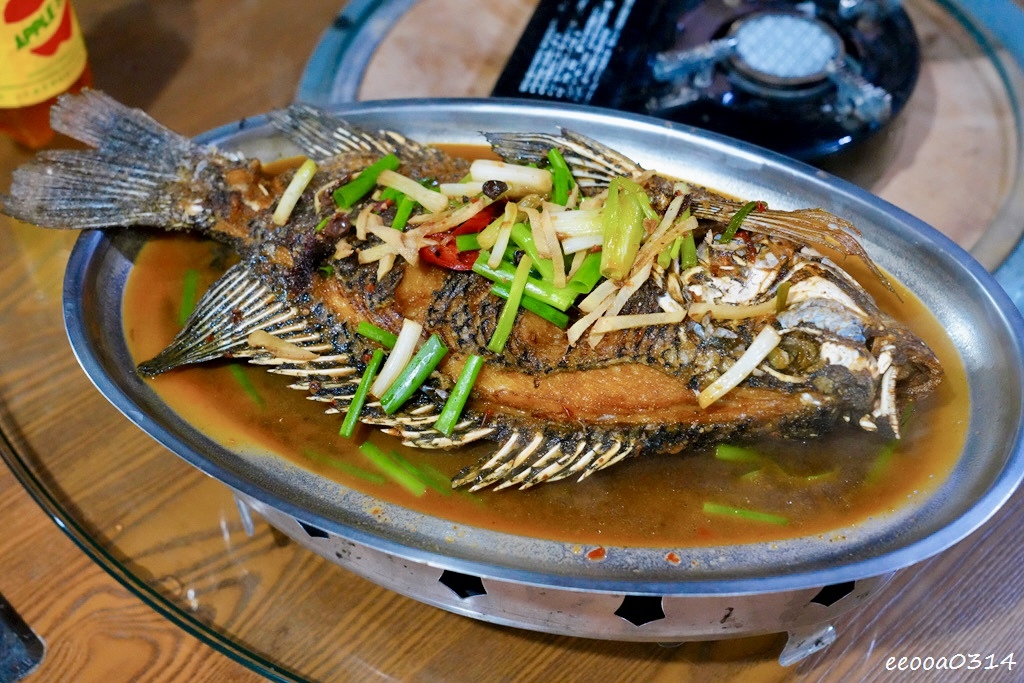 平溪菁桐美食推薦｜明月居平價小吃店，在地人帶路的樸實家常味!