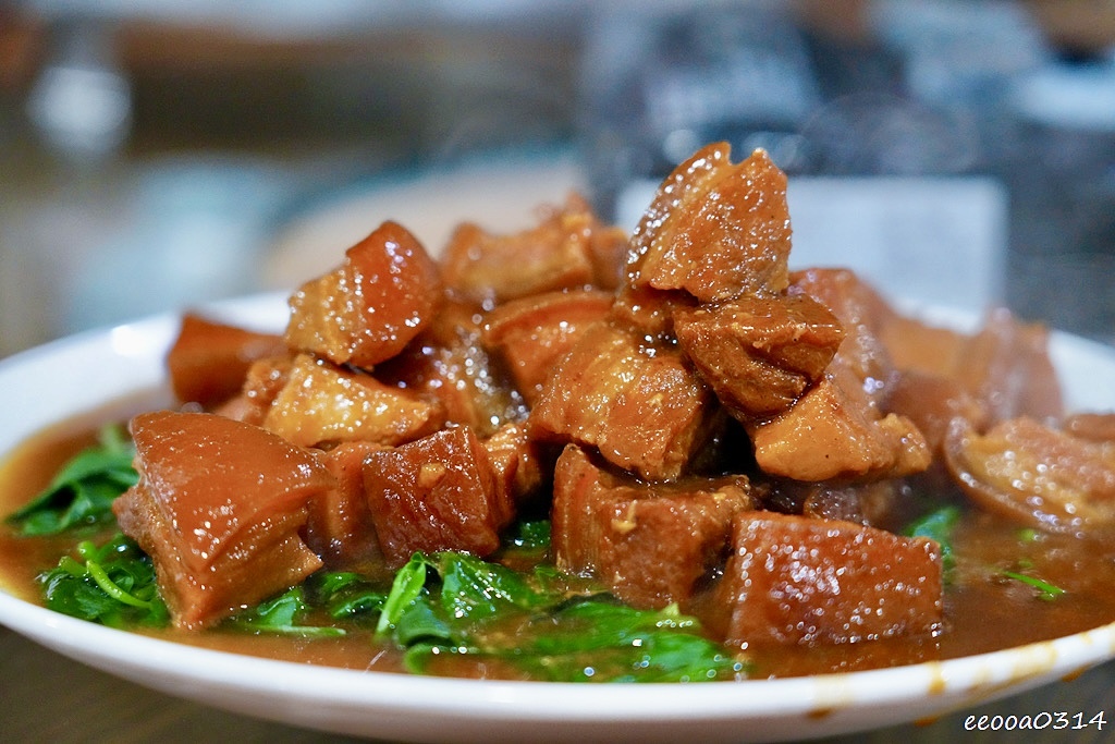 平溪菁桐美食推薦｜明月居平價小吃店，在地人帶路的樸實家常味!