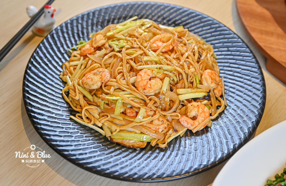 公益路圓桌包廂聚餐，主打砂鍋極上雞湯