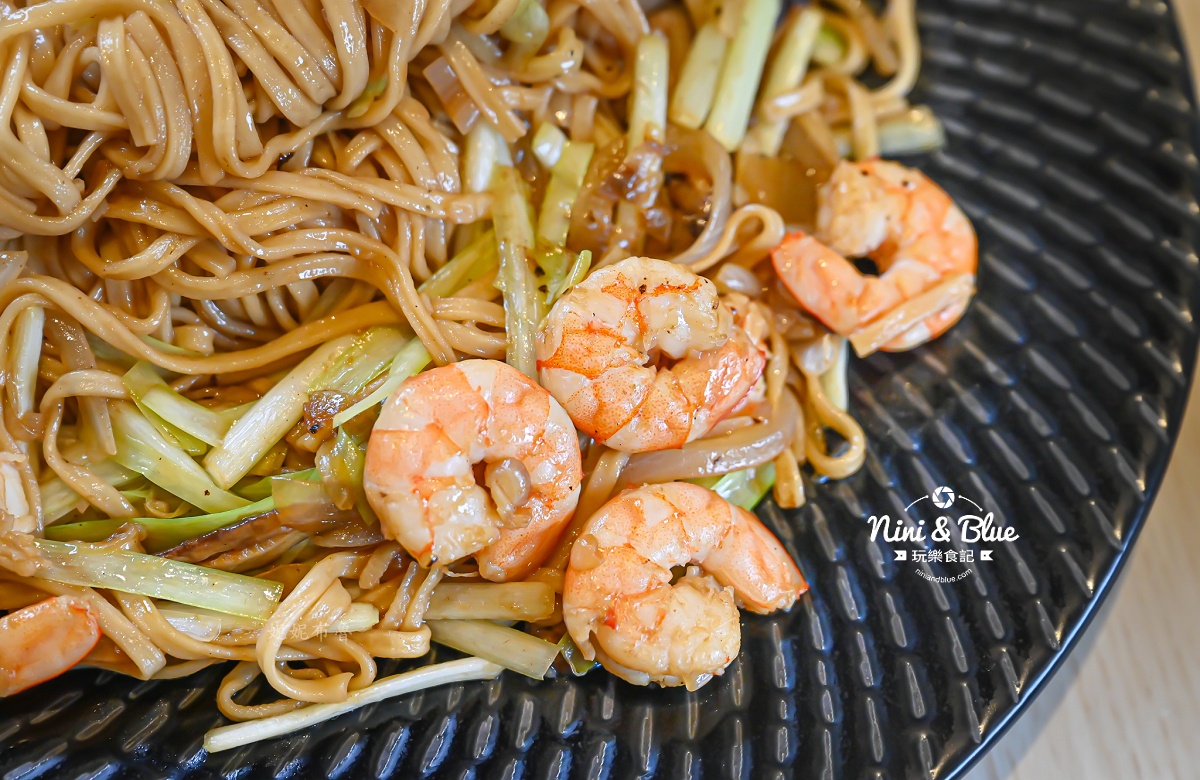 公益路圓桌包廂聚餐，主打砂鍋極上雞湯