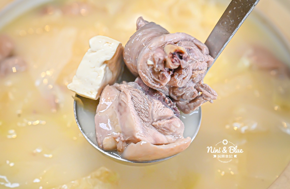 公益路圓桌包廂聚餐，主打砂鍋極上雞湯