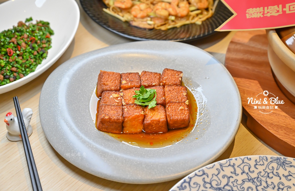 公益路圓桌包廂聚餐，主打砂鍋極上雞湯