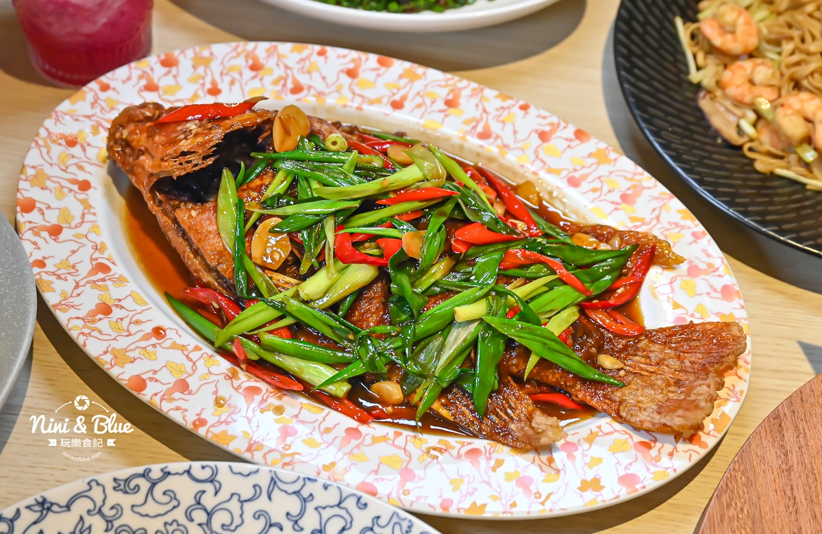 公益路圓桌包廂聚餐，主打砂鍋極上雞湯