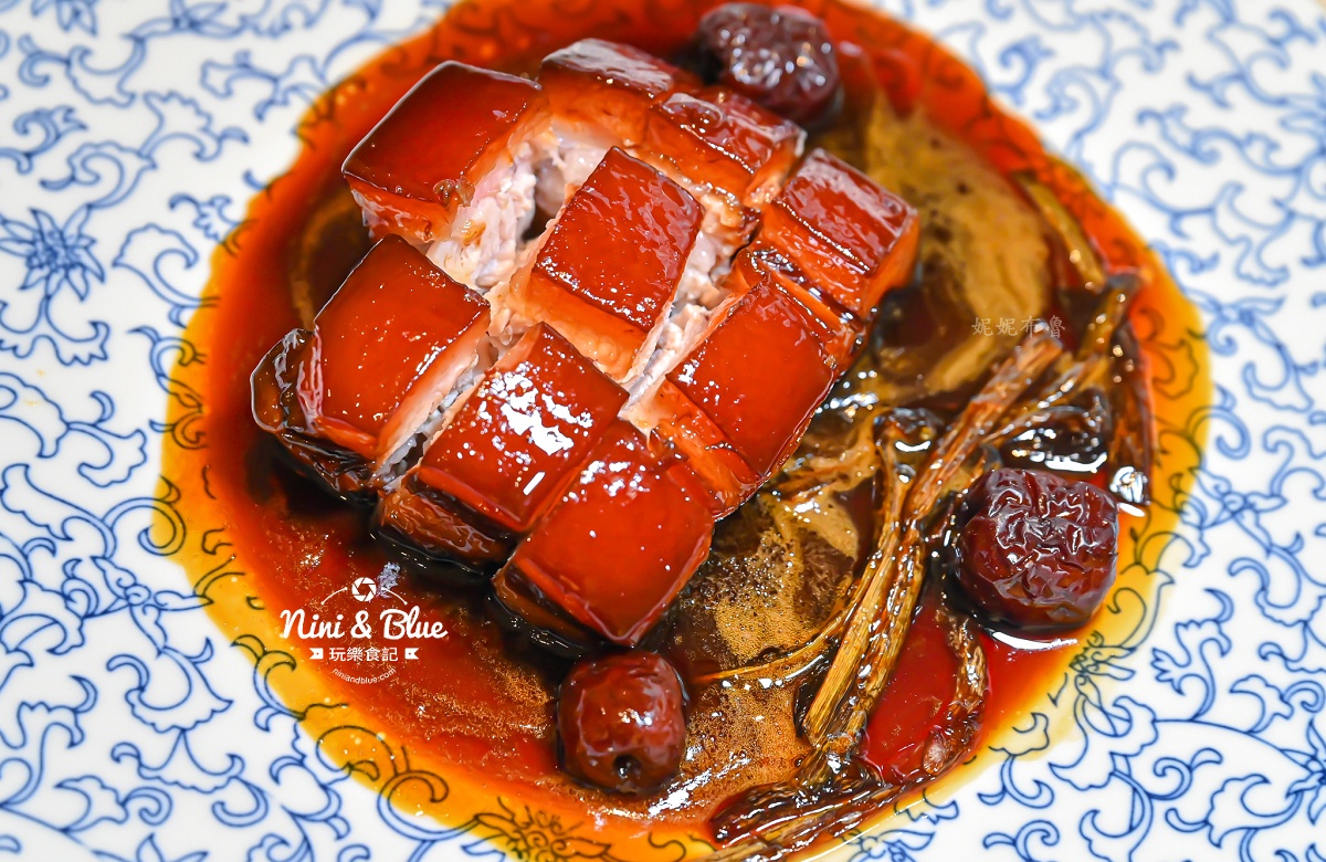 公益路圓桌包廂聚餐，主打砂鍋極上雞湯