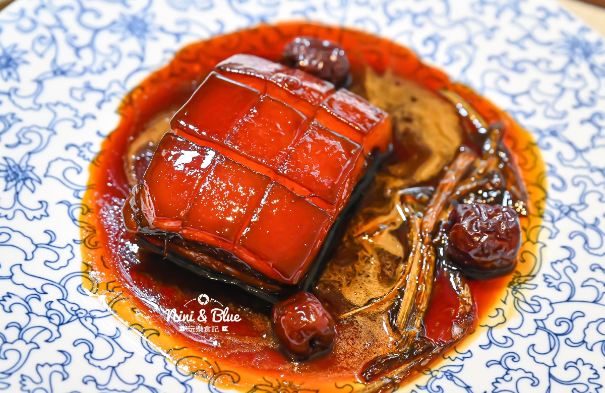 公益路圓桌包廂聚餐，主打砂鍋極上雞湯