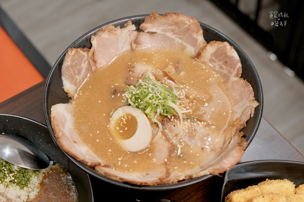 台中北屯|新店面登場!充滿職人精神的日式拉麵!超厚豬排咖哩飯超滿足|初霧拉麵