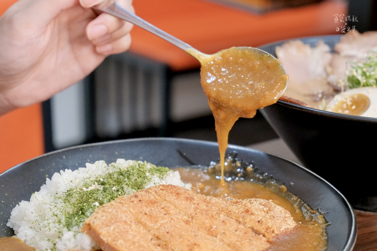 台中北屯|新店面登場!充滿職人精神的日式拉麵!超厚豬排咖哩飯超滿足|初霧拉麵