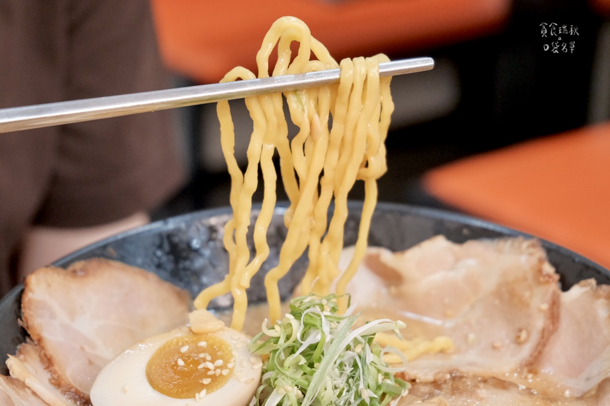 台中北屯|新店面登場!充滿職人精神的日式拉麵!超厚豬排咖哩飯超滿足|初霧拉麵