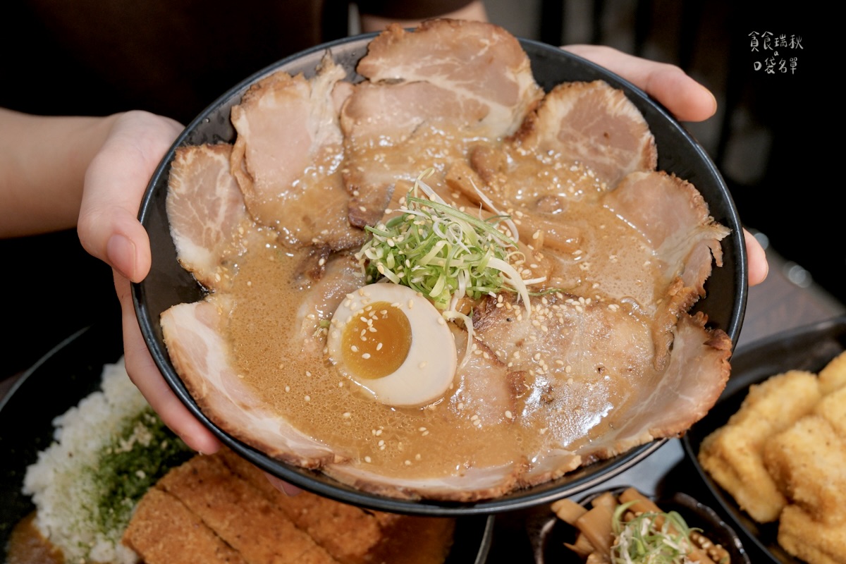 台中北屯|新店面登場!充滿職人精神的日式拉麵!超厚豬排咖哩飯超滿足|初霧拉麵