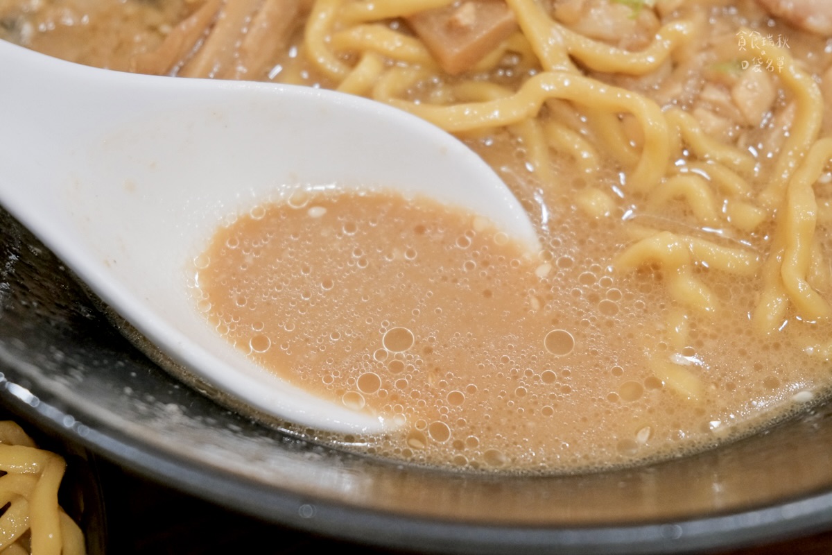 台中北屯|新店面登場!充滿職人精神的日式拉麵!超厚豬排咖哩飯超滿足|初霧拉麵