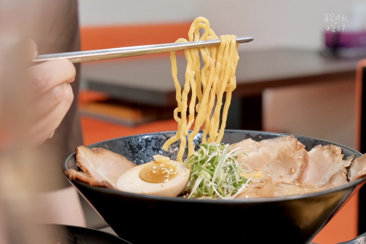 台中北屯|新店面登場!充滿職人精神的日式拉麵!超厚豬排咖哩飯超滿足|初霧拉麵