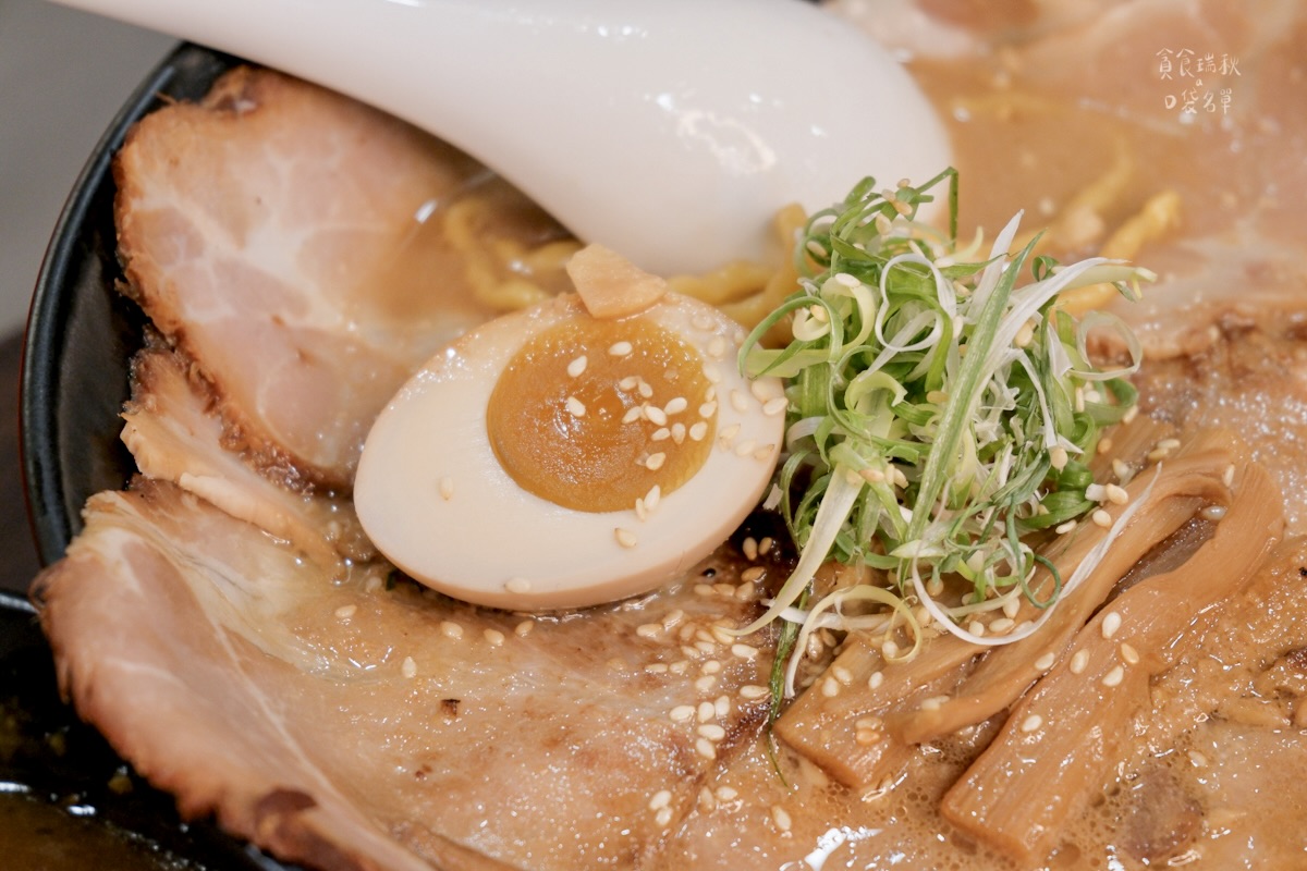 台中北屯|新店面登場!充滿職人精神的日式拉麵!超厚豬排咖哩飯超滿足|初霧拉麵