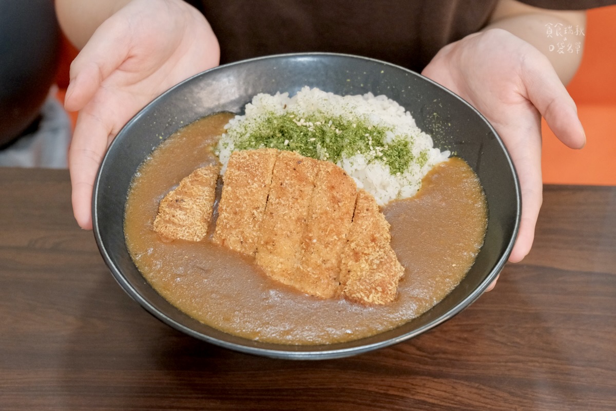 台中北屯|新店面登場!充滿職人精神的日式拉麵!超厚豬排咖哩飯超滿足|初霧拉麵