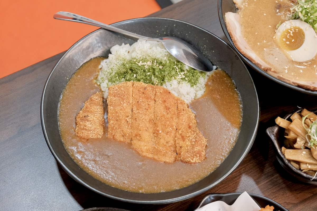 台中北屯|新店面登場!充滿職人精神的日式拉麵!超厚豬排咖哩飯超滿足|初霧拉麵