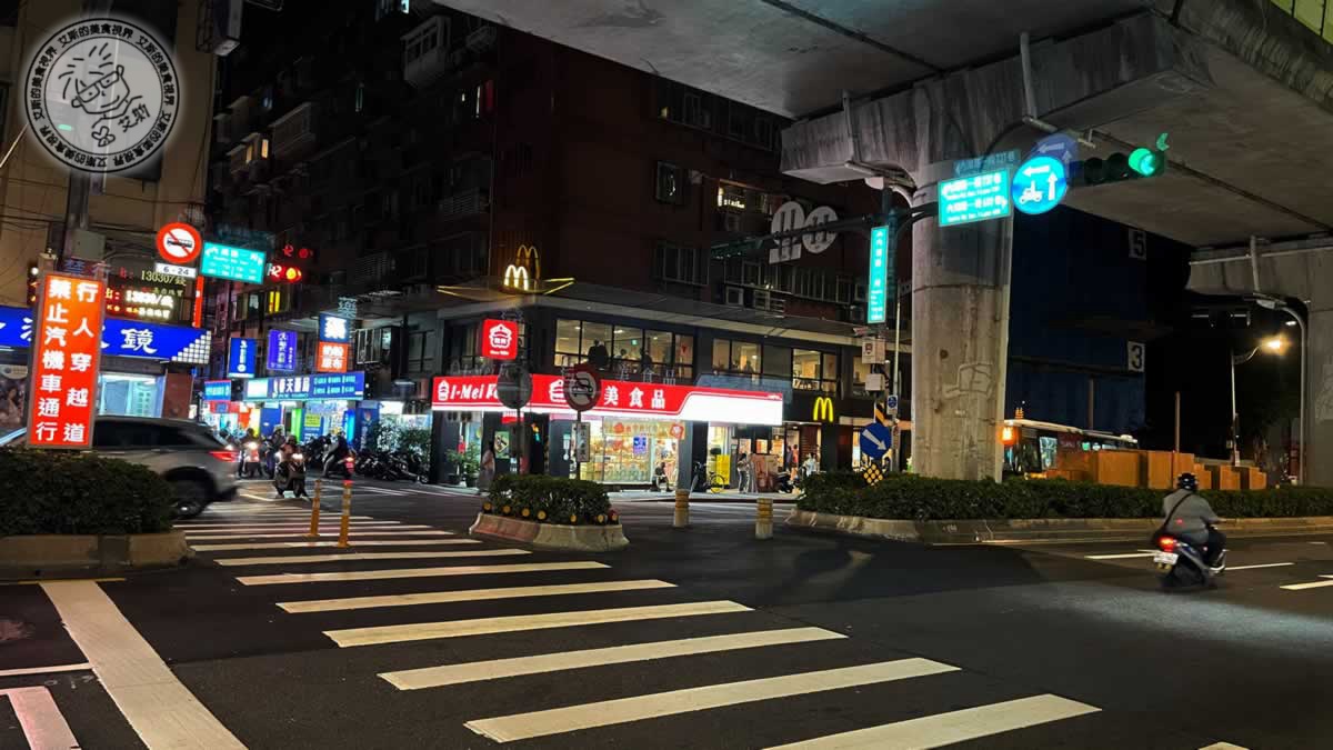 內湖737巷美食推薦！737炸烤之家獨門沙茶烤肉醬，在地人不想公開宵夜名單。