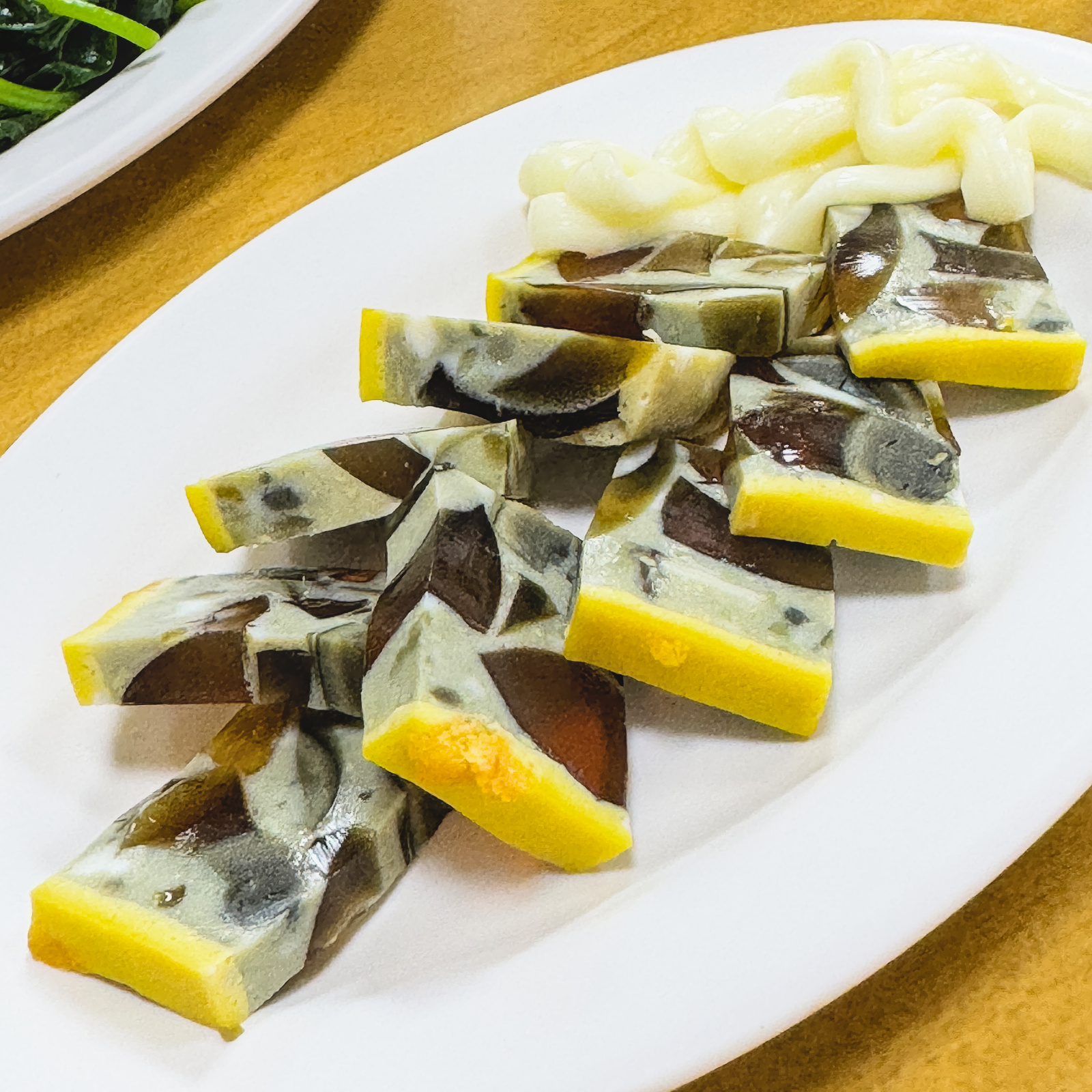 高雄鹽埕區必吃麵店!榮璋陽春麵獨特沙茶麻醬乾麵,在地人從小吃到大。