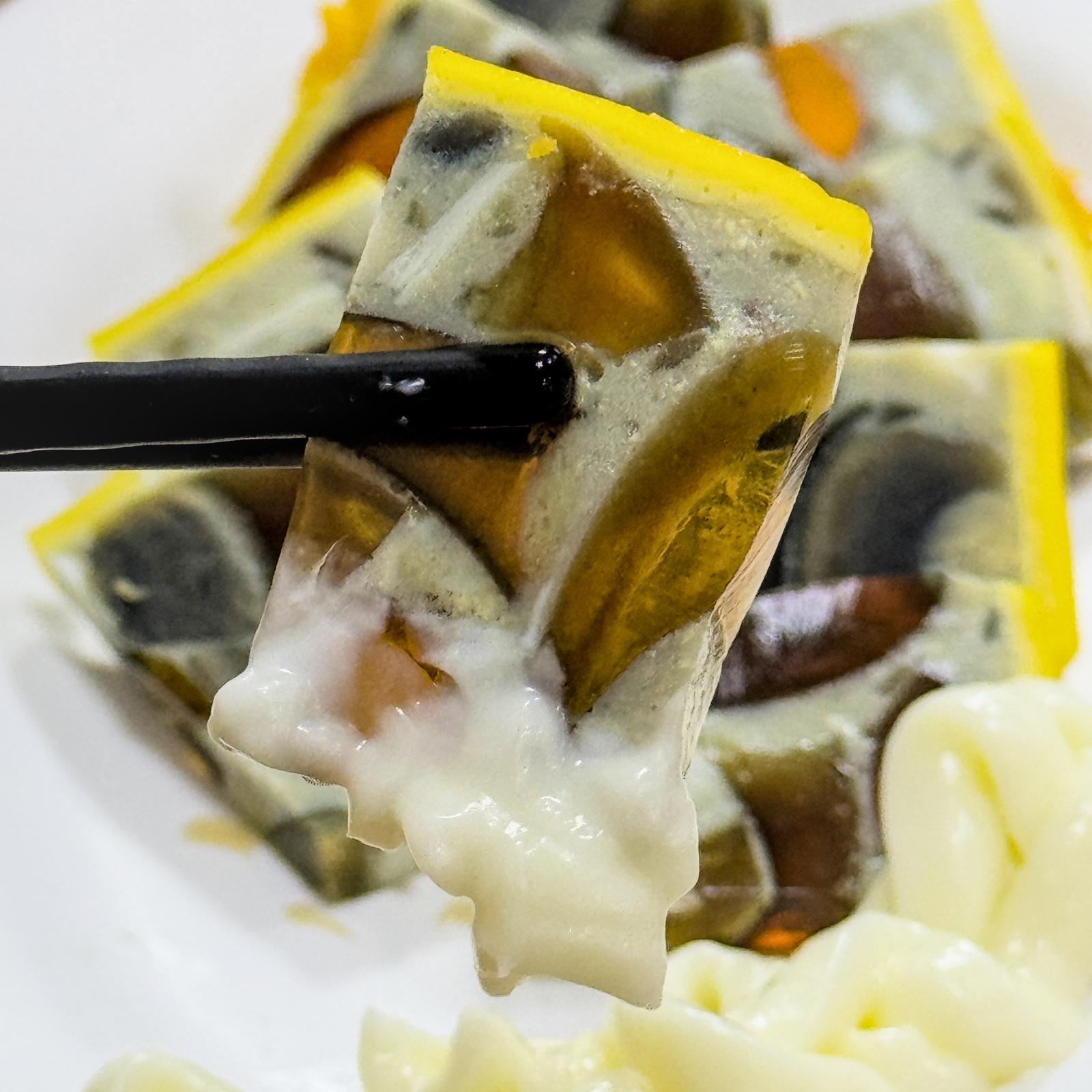 高雄鹽埕區必吃麵店!榮璋陽春麵獨特沙茶麻醬乾麵,在地人從小吃到大。