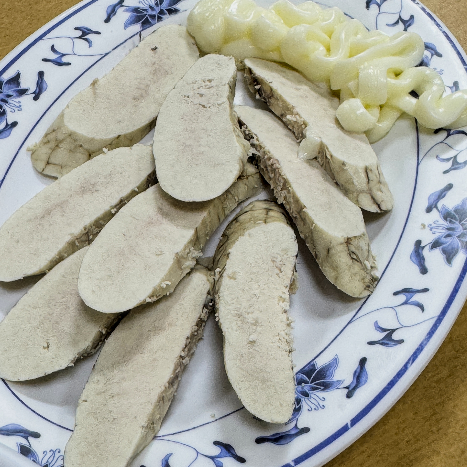 高雄鹽埕區必吃麵店!榮璋陽春麵獨特沙茶麻醬乾麵,在地人從小吃到大。