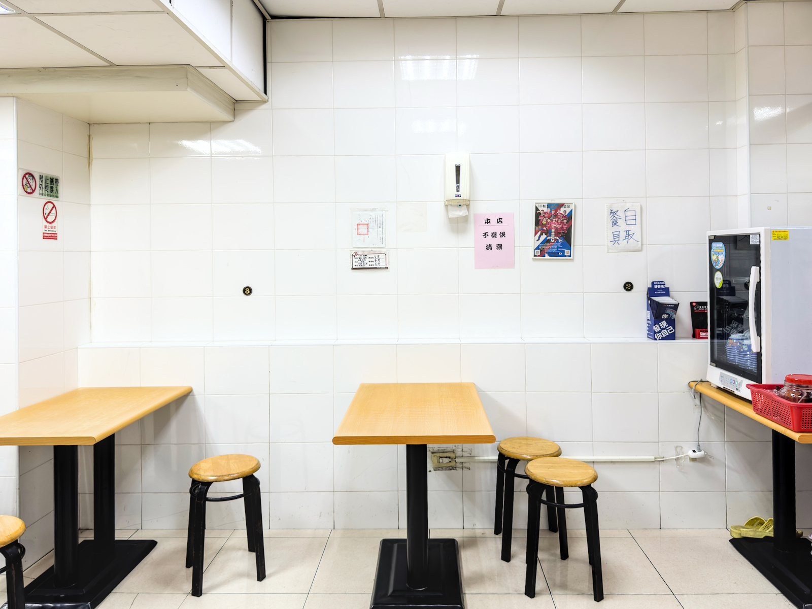 高雄鹽埕區必吃麵店!榮璋陽春麵獨特沙茶麻醬乾麵,在地人從小吃到大。