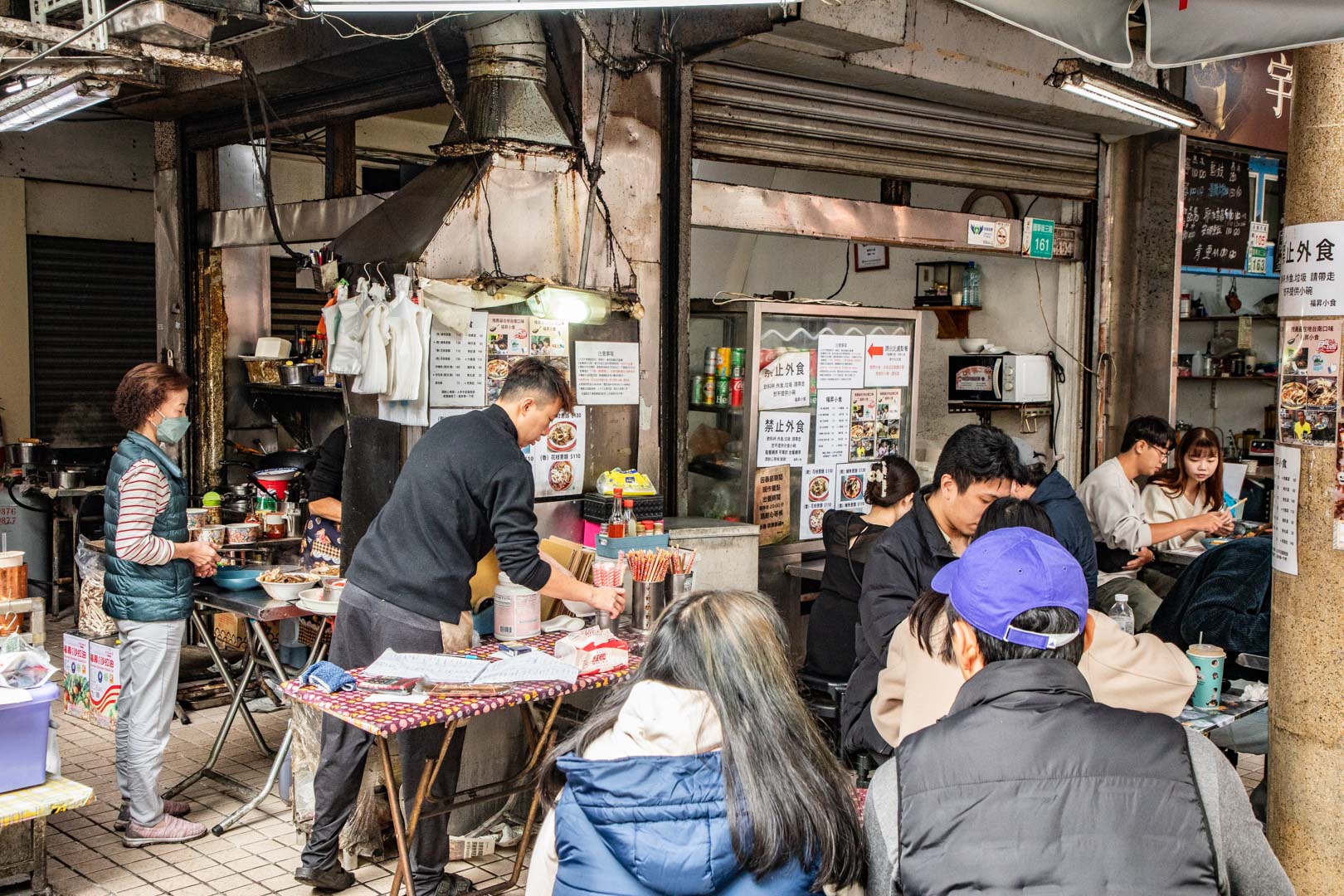 台南國華街美食推薦！福昇小食鱔魚意麵大火快炒，乾炒鱔魚意麵鍋氣十足。