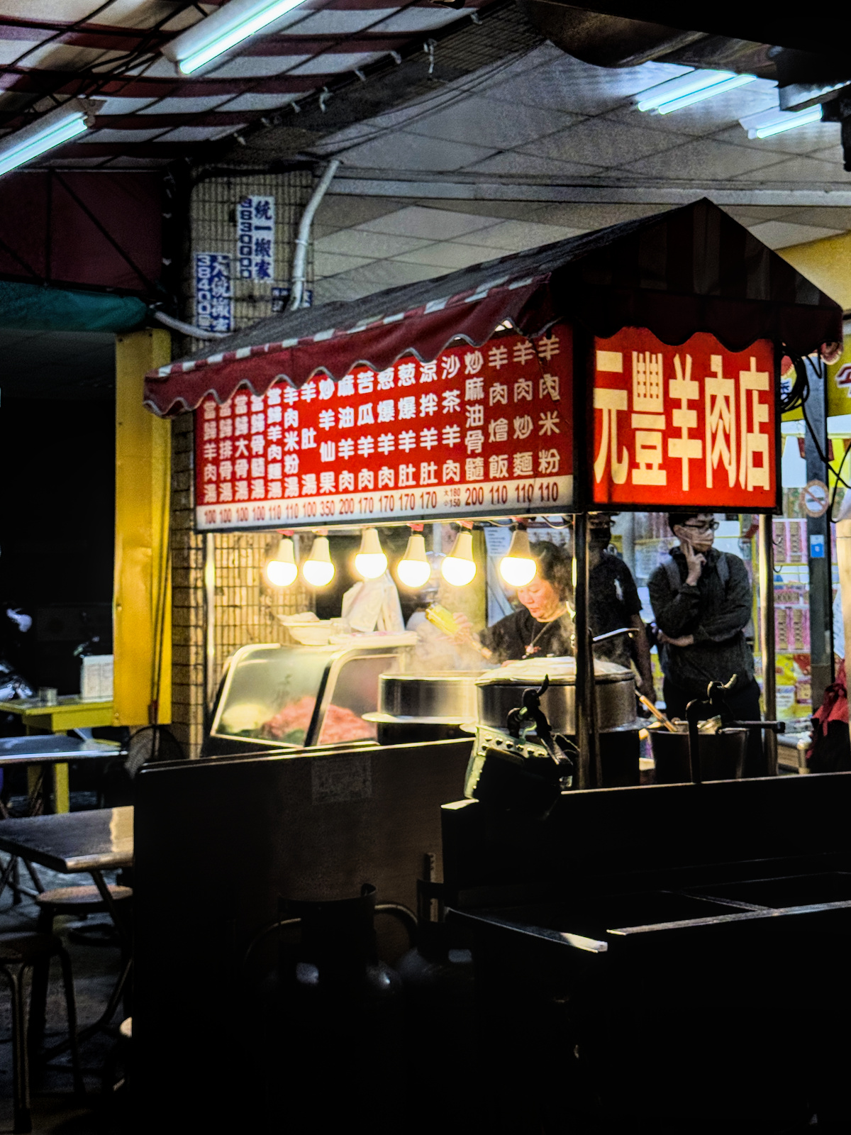 高雄羊肉爐推薦！元豐羊肉店40年老店激推當歸羊肉爐，免費續湯喝到飽。