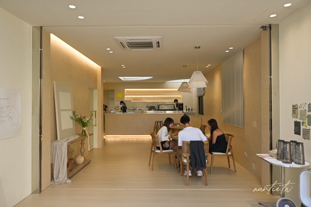 新竹咖啡廳加一！hsïa夏咖啡純白韓系咖啡廳IG爆紅，療癒雲朵開心果舒芙蕾。