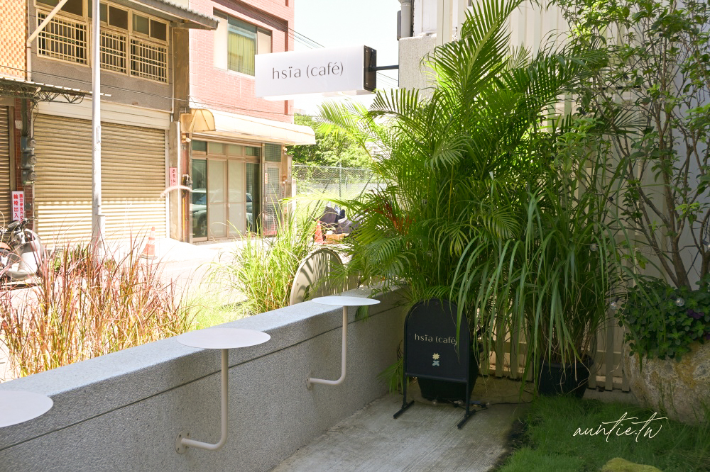 新竹咖啡廳加一！hsïa夏咖啡純白韓系咖啡廳IG爆紅，療癒雲朵開心果舒芙蕾。
