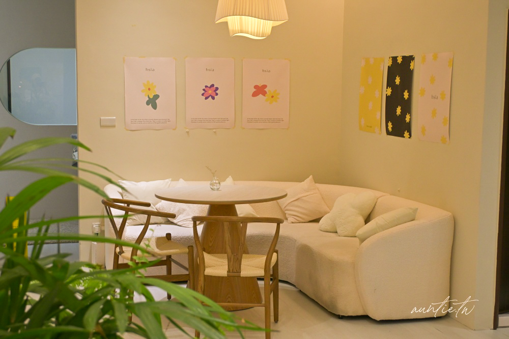 新竹咖啡廳加一！hsïa夏咖啡純白韓系咖啡廳IG爆紅，療癒雲朵開心果舒芙蕾。