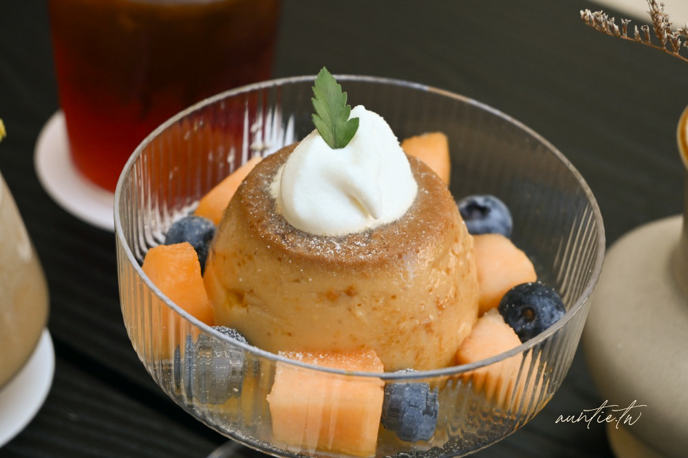 新竹咖啡廳加一！hsïa夏咖啡純白韓系咖啡廳IG爆紅，療癒雲朵開心果舒芙蕾。