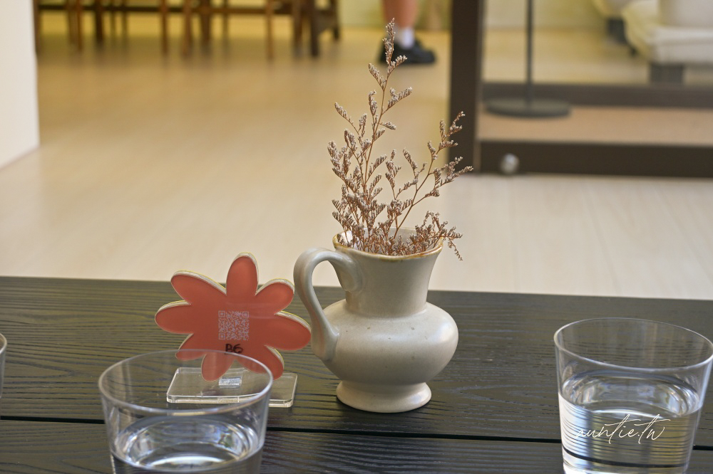 新竹咖啡廳加一！hsïa夏咖啡純白韓系咖啡廳IG爆紅，療癒雲朵開心果舒芙蕾。