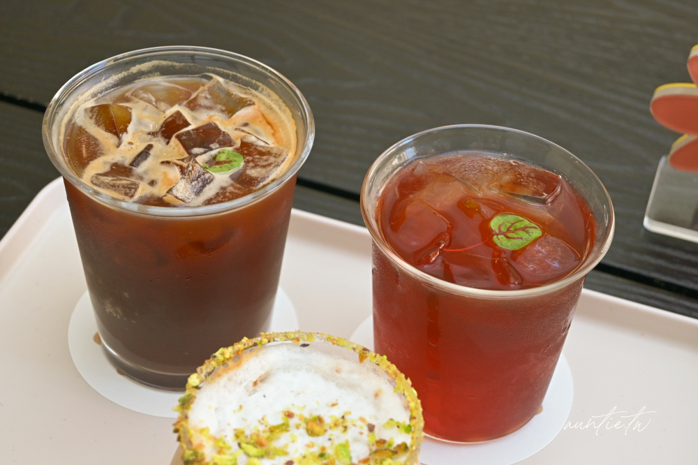 新竹咖啡廳加一！hsïa夏咖啡純白韓系咖啡廳IG爆紅，療癒雲朵開心果舒芙蕾。