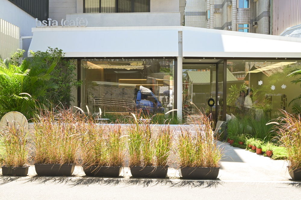 新竹咖啡廳加一！hsïa夏咖啡純白韓系咖啡廳IG爆紅，療癒雲朵開心果舒芙蕾。