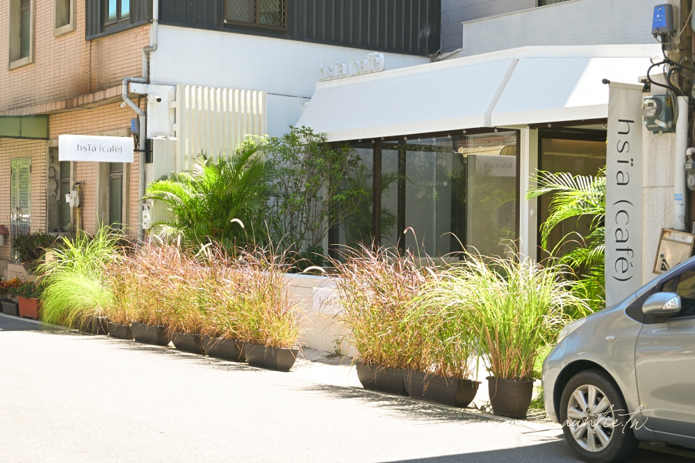 新竹咖啡廳加一！hsïa夏咖啡純白韓系咖啡廳IG爆紅，療癒雲朵開心果舒芙蕾。