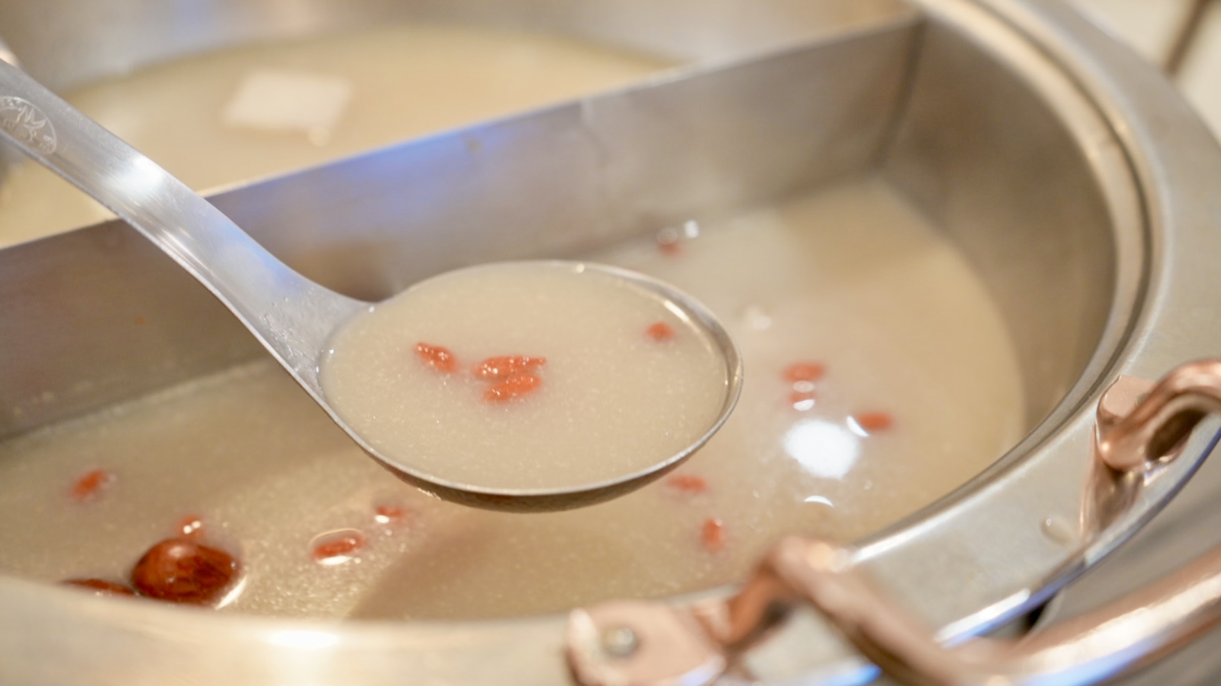 台北市大安區師大美食地圖更新，芋頭控必吃九四火鍋芋頭排骨鍋，捷運台電大樓站高CP值雙人套餐只要699元