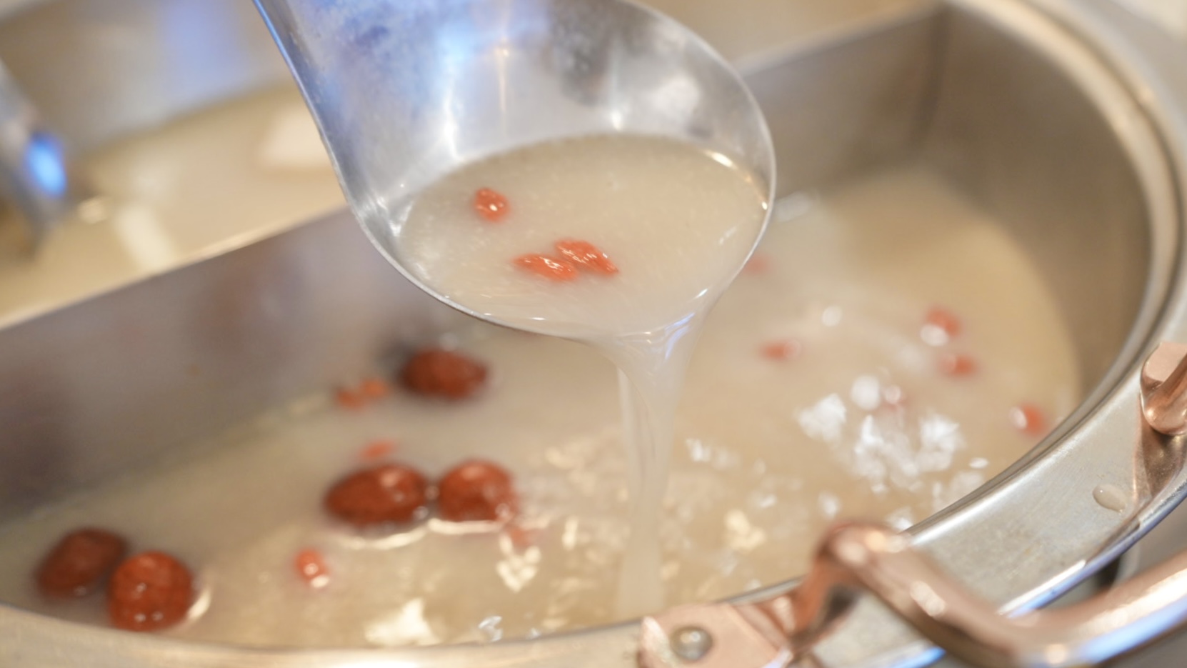 台北市大安區師大美食地圖更新，芋頭控必吃九四火鍋芋頭排骨鍋，捷運台電大樓站高CP值雙人套餐只要699元