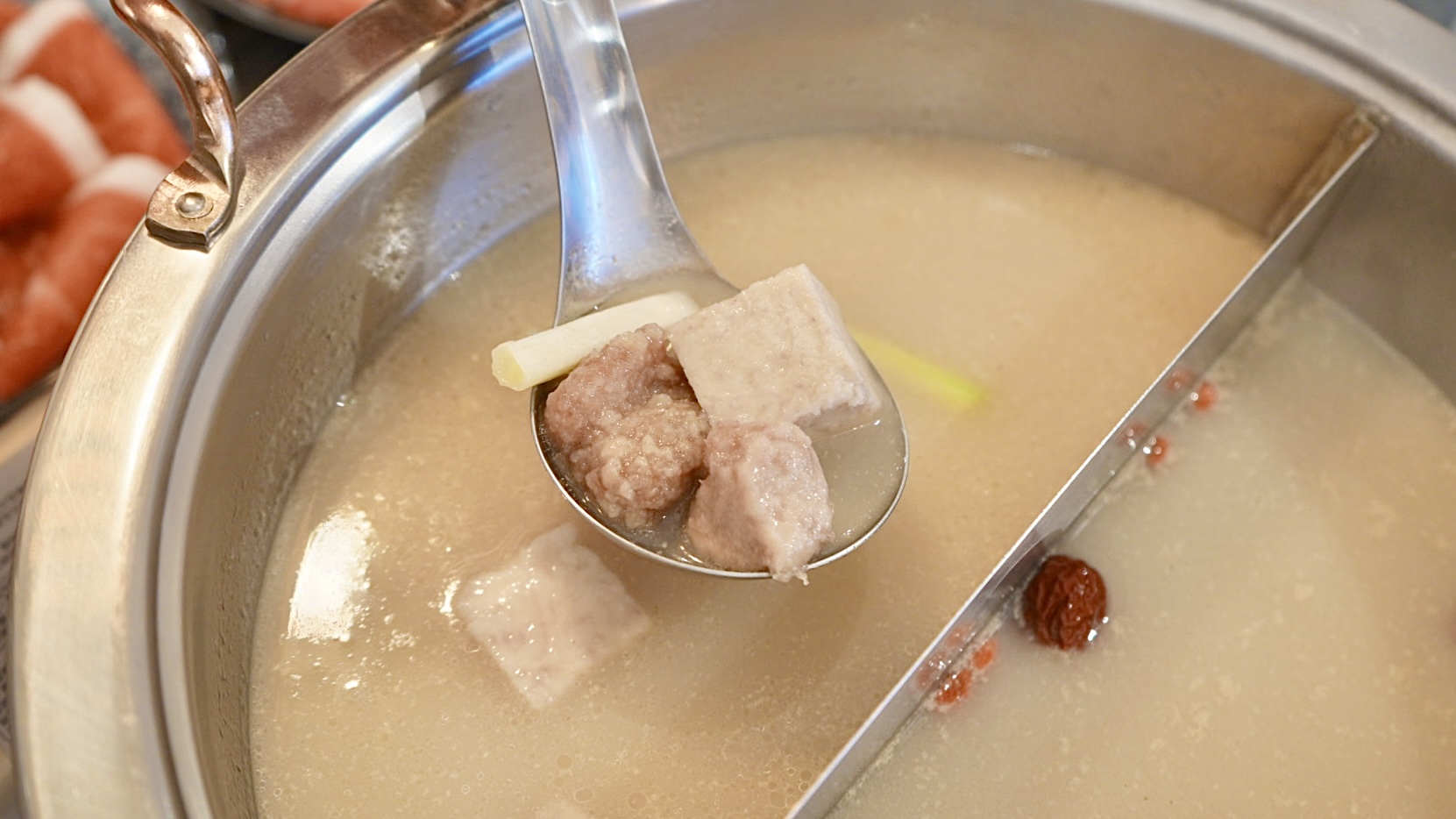 台北市大安區師大美食地圖更新，芋頭控必吃九四火鍋芋頭排骨鍋，捷運台電大樓站高CP值雙人套餐只要699元