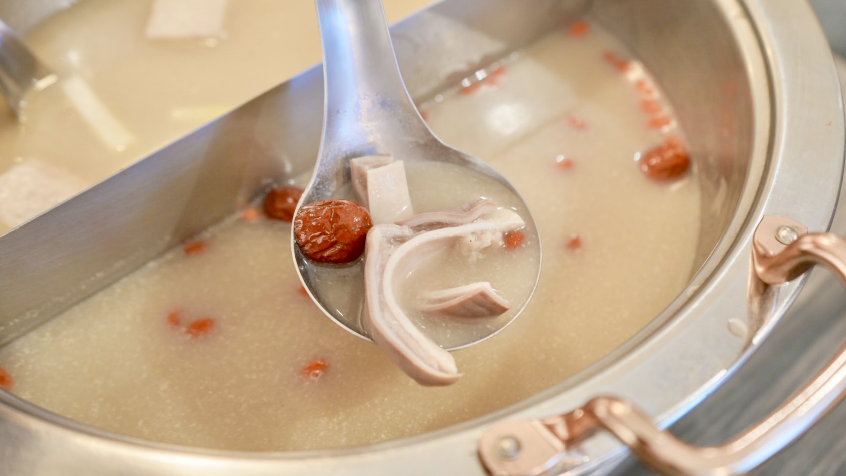 台北市大安區師大美食地圖更新，芋頭控必吃九四火鍋芋頭排骨鍋，捷運台電大樓站高CP值雙人套餐只要699元