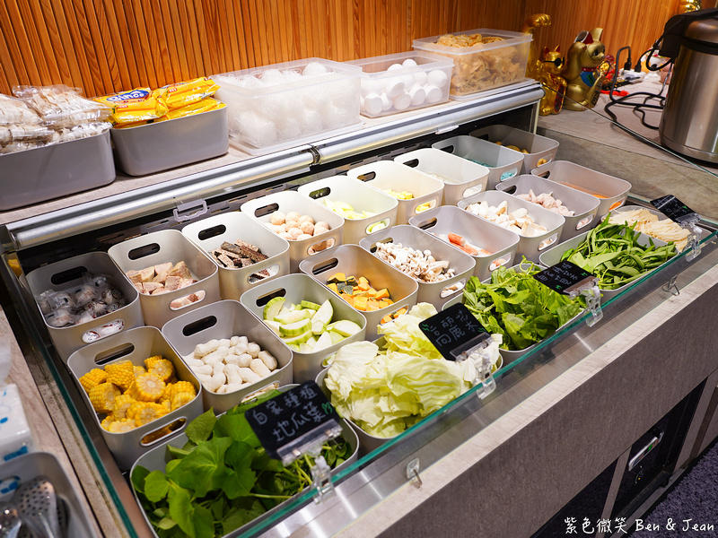 宜蘭羅東火鍋必吃推薦!伊熹鍋物超萌貓咪陪吃超療癒,蔬菜自助吧吃到飽。