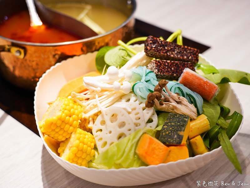 宜蘭羅東火鍋必吃推薦!伊熹鍋物超萌貓咪陪吃超療癒,蔬菜自助吧吃到飽。