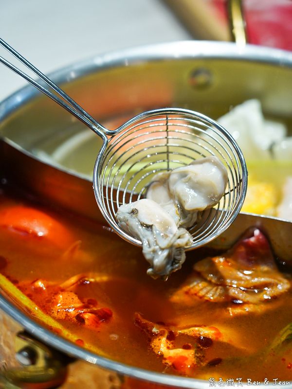 宜蘭羅東火鍋必吃推薦!伊熹鍋物超萌貓咪陪吃超療癒,蔬菜自助吧吃到飽。