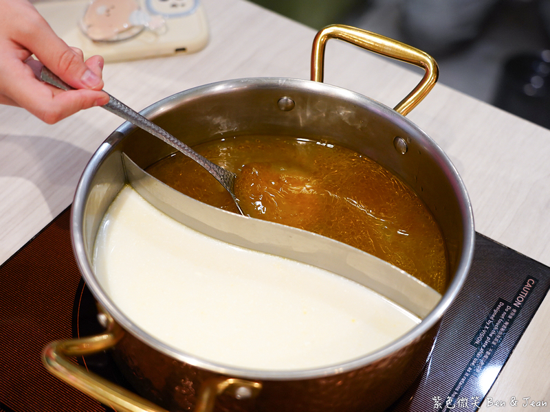 宜蘭羅東火鍋必吃推薦!伊熹鍋物超萌貓咪陪吃超療癒,蔬菜自助吧吃到飽。