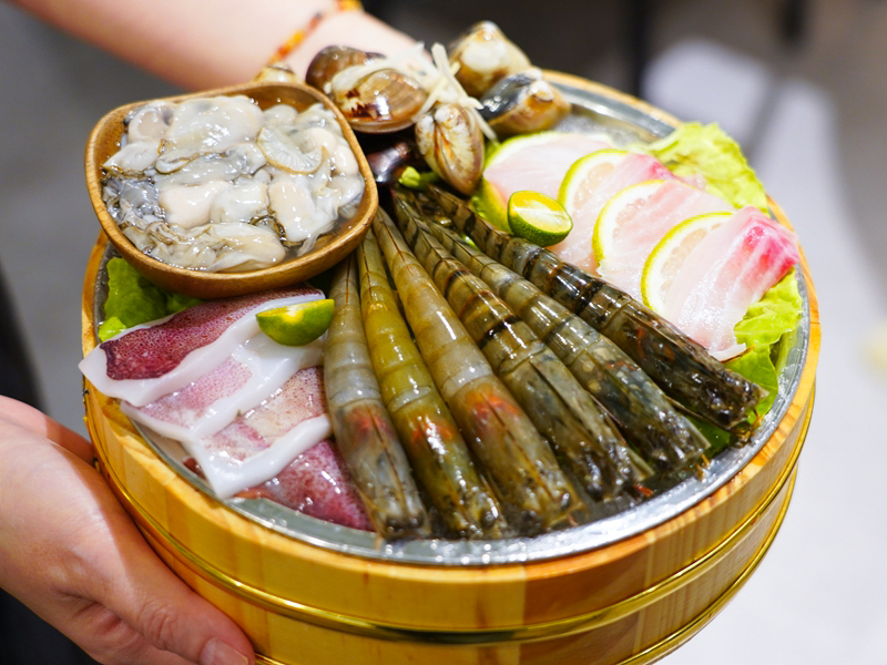 宜蘭羅東火鍋必吃推薦!伊熹鍋物超萌貓咪陪吃超療癒,蔬菜自助吧吃到飽。