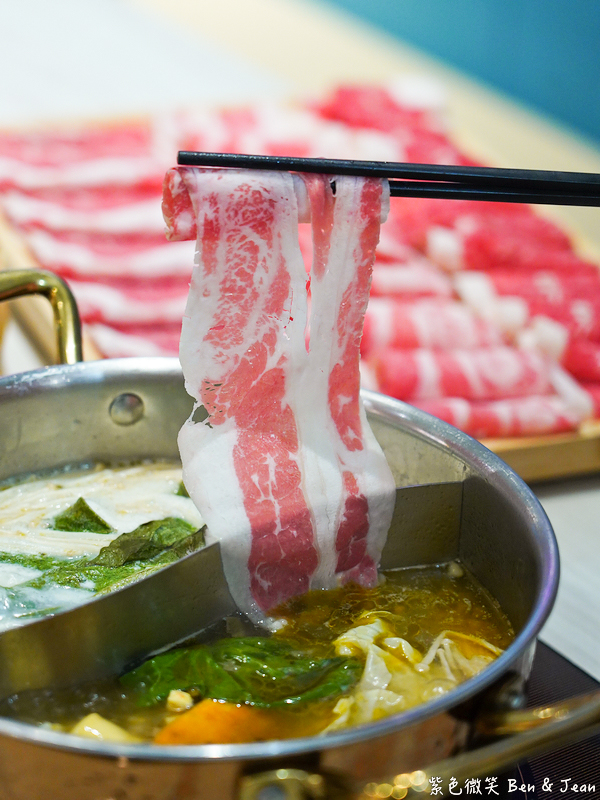 宜蘭羅東火鍋必吃推薦!伊熹鍋物超萌貓咪陪吃超療癒,蔬菜自助吧吃到飽。