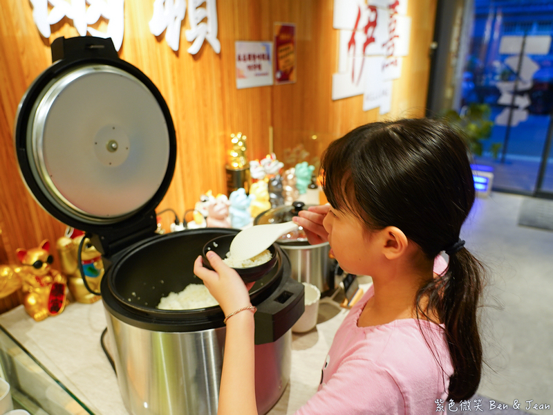 宜蘭羅東火鍋必吃推薦!伊熹鍋物超萌貓咪陪吃超療癒,蔬菜自助吧吃到飽。