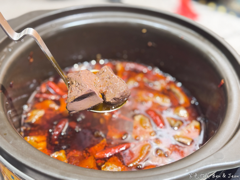 宜蘭羅東火鍋必吃推薦!伊熹鍋物超萌貓咪陪吃超療癒,蔬菜自助吧吃到飽。
