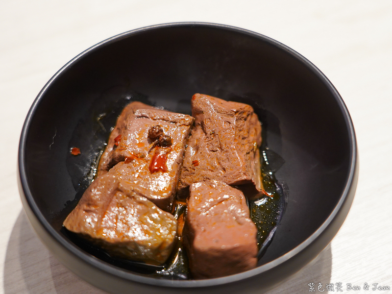 宜蘭羅東火鍋必吃推薦!伊熹鍋物超萌貓咪陪吃超療癒,蔬菜自助吧吃到飽。