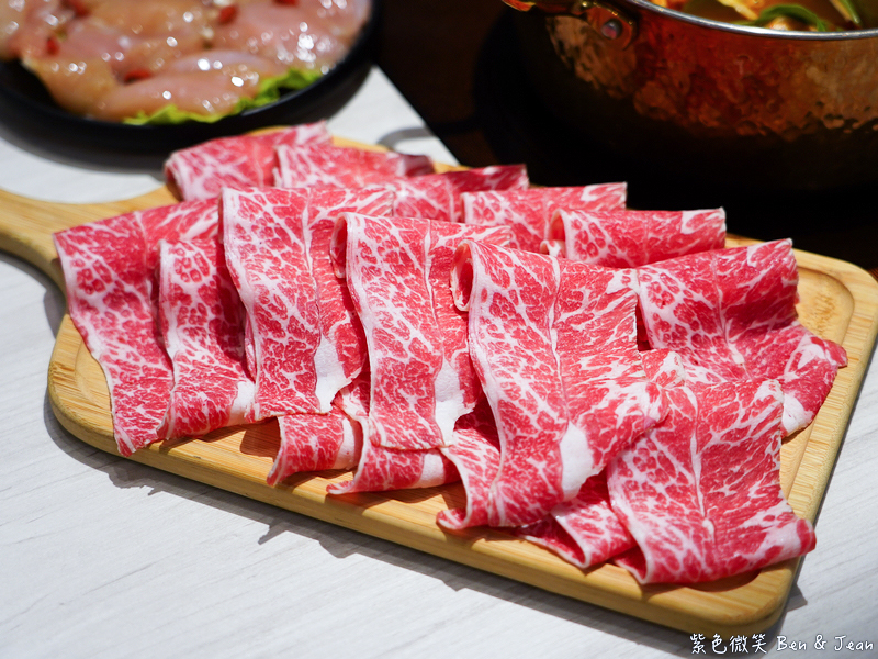 宜蘭羅東火鍋必吃推薦!伊熹鍋物超萌貓咪陪吃超療癒,蔬菜自助吧吃到飽。