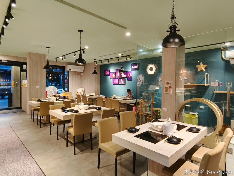 宜蘭羅東火鍋必吃推薦!伊熹鍋物超萌貓咪陪吃超療癒,蔬菜自助吧吃到飽。